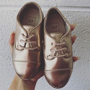 Baby GAP Rose Gold oxfords NWOT sz: 8